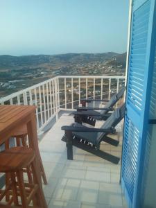 Semi-detached house on the heights of Parikia - Exceptional view of the Cyclades
