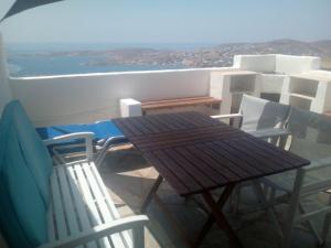 Semi-detached house on the heights of Parikia - Exceptional view of the Cyclades