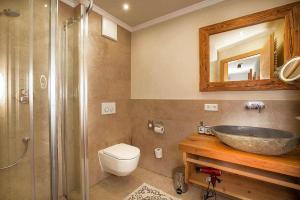 Chalet in Königsleiten with Mountain Views & Spa