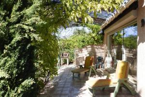 Maisons de vacances Holiday home with outdoor pool, Bedoin : photos des chambres