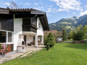 obrázek - Spacious Chalet in Maishofen near Forest