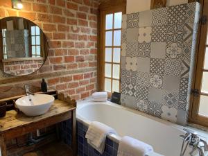 B&B / Chambres d'hotes L'Ecole des Demoiselles : photos des chambres