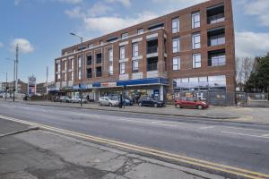 2 Bedroom Luxury Apartments with Parking in Stanmore, North West By 360 Stays London