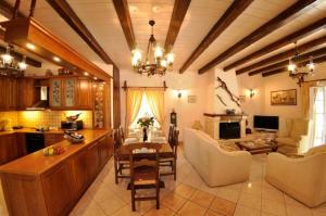 Villa Leo Junior
