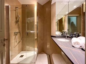 Passeig de Gràcia by Enjoybcn