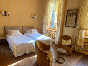 B&B / Chambres d'hotes Demeure Saint Louis Historic manor, City 700m, parking,A C,Clim,WIFI, heated pool, city view : photos des chambres
