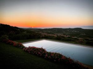 Santa Teresa Gallura villa vista mare con ampio giardino piscina riscaldata WI FI  IUN Q5020