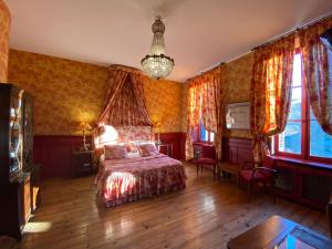 B&B / Chambres d'hotes Demeure Saint Louis Historic manor, City 700m, parking,A C,Clim,WIFI, heated pool, city view : photos des chambres