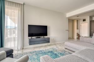 Apt "Sunrise" Budva Center with Garage Parking