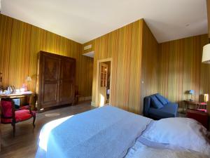 B&B / Chambres d'hotes Demeure Saint Louis, Cite 10mn a pieds, PARKING Prive, BORNES 7,2 KW, AC, FULL WIFI : photos des chambres