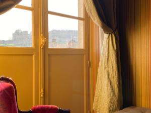 B&B / Chambres d'hotes Demeure Saint Louis Historic manor, City 700m, parking,A C,Clim,WIFI, heated pool, city view : photos des chambres