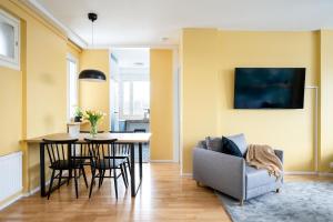 2 Bedroom apartment with free parking and airconditioning