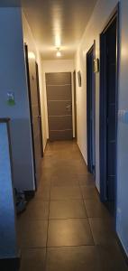 Sejours chez l'habitant 1 Chambre privative avec bureau et cuisine dans maison 105 m2 Montfaucon : photos des chambres