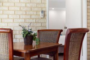 A1 Stylish light filled 2 bed apt Free WiFi