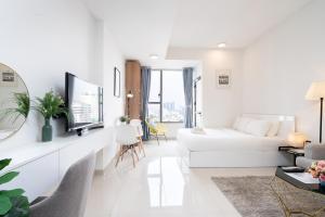 Infinity Pool Signature - Saigon Rivergate