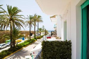 Studio Apartment with Sea View room in Hotel Avenida Playa