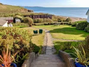 Beach Front Coastal Retreat with Sea Views - Beesands