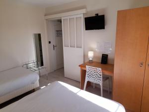 Hotels Contact Hotel de France : photos des chambres