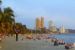 Apartamento Moderno con Piscina en zona Gaira Santa Marta