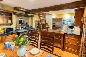 The Meeting House - Atmospheric 16th Century Merchants House