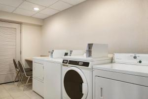 Holiday Inn Express & Suites Sarasota East by IHG