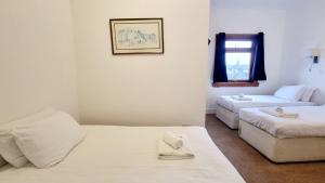 Triple Room room in The Guards Hotel