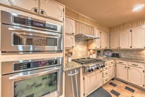 Spacious Ruidoso Home with Hot Tub and Fireplaces