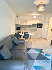 Oxford 1-bedroom apartment in a new building with pool and parking