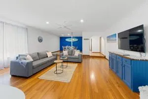 Gone Coastal - pool, river, beach getaway - Camden Head