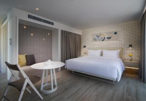 Studio with Balcony King Room