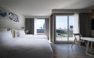 Studio with Balcony Twin Room