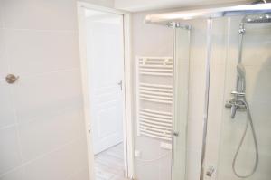 Sunny apartment in heart of Nice Old Town