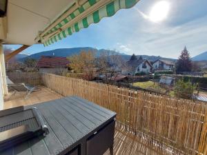 Entre lac et montagne, proche centre de St Jorioz, spacieux et confortable appartement avec grande terrasse