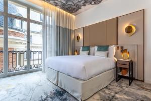 Junior King Suite with Balcony room in InterContinental Paris Avenue Marceau an IHG Hotel