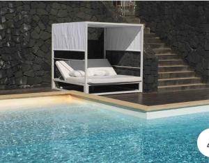 Luxury studio, sea view, pool