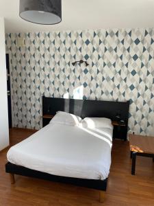 Hotels Le Creusot Hotel : Chambre Double Deluxe (2 Adultes + 1 Enfant)