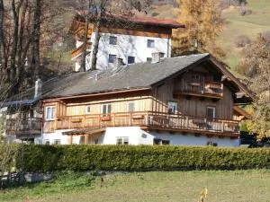 Spacious apartment near the ski area - Walchen