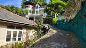 Marvel Hills Kandy