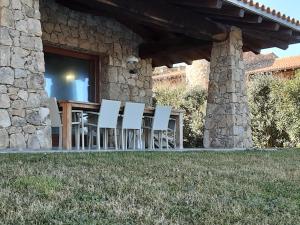 Santa Teresa Gallura villa vista mare con ampio giardino piscina riscaldata WI FI IUN Q5020