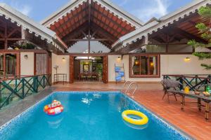 Aranyam Villa by StayVista with Modern wooden interiors, Kidszone, Indoor games & plunge pool