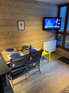 Studio Confortable style Chalet, Saint Lary Soulan centre village, 6 nuits minimum