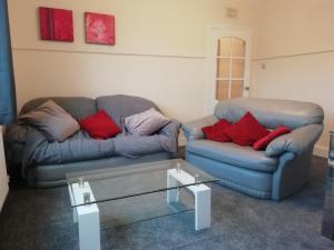 Carvetii - Vincent House - Large 3 bedroom apartment with on-site parking