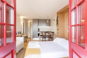 Downtown Studio w Gorgeous Views by LovelyStay