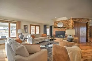 Charming Joliet Ranch House on a Working Farm - Silesia