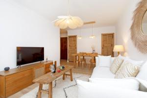 Hippie Palm Beach YourHostHelper