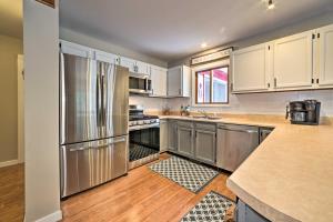 Lovely Roscommon Cabin Less Than 3 Mi to Higgins Lake!