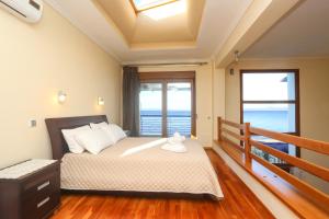 Villa Omega - Beachfront, Garden, BBQ