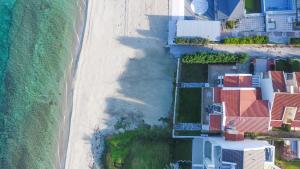 Villa Omega - Beachfront, Garden, BBQ