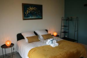 B&B / Chambres d'hotes Domaine Castetbieilh : Chambre Double - Vue sur Jardin