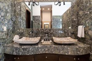 Mansion in Soliman Bay for 34 guests!